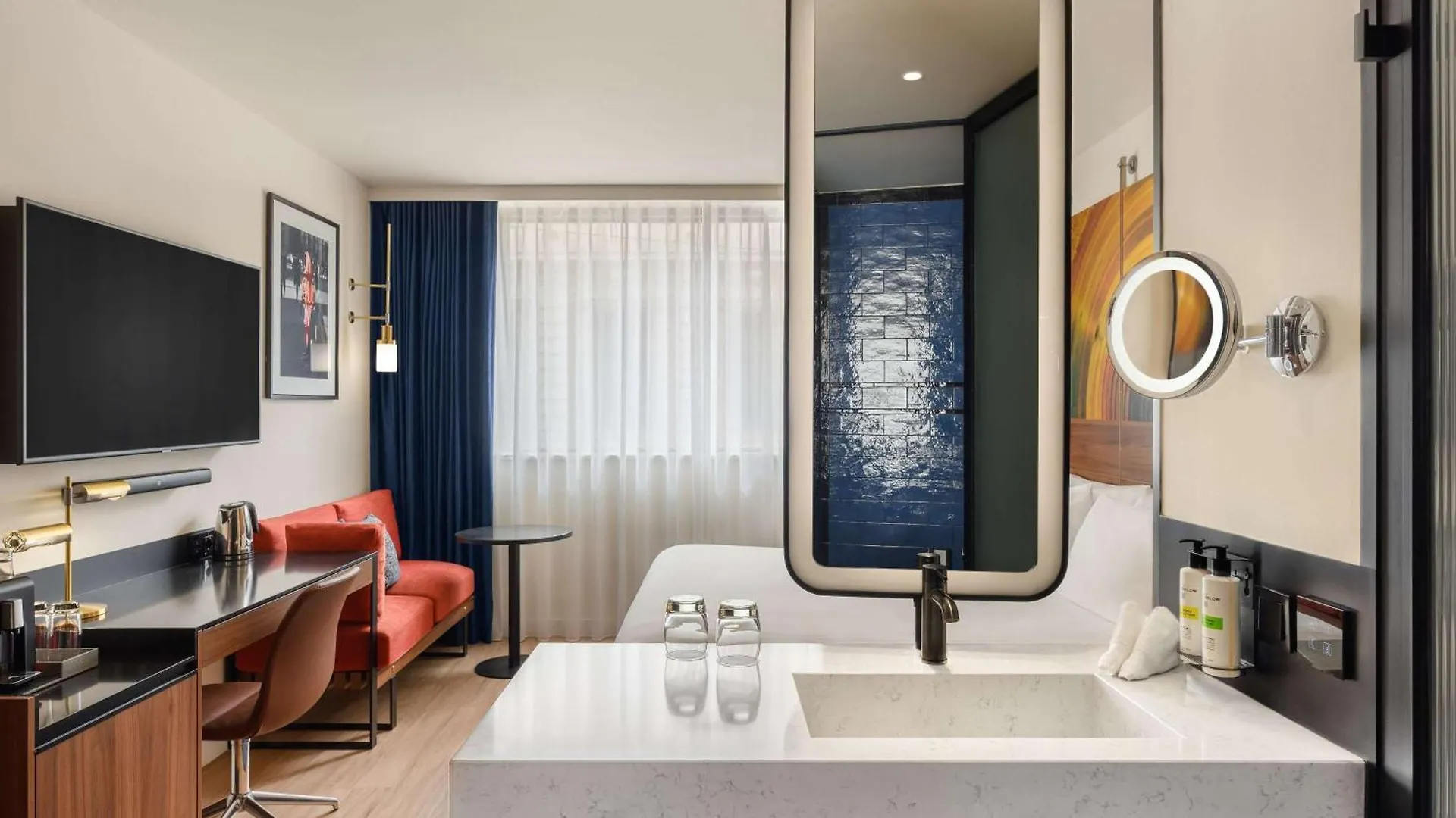 Pullman Budapest 5*,
