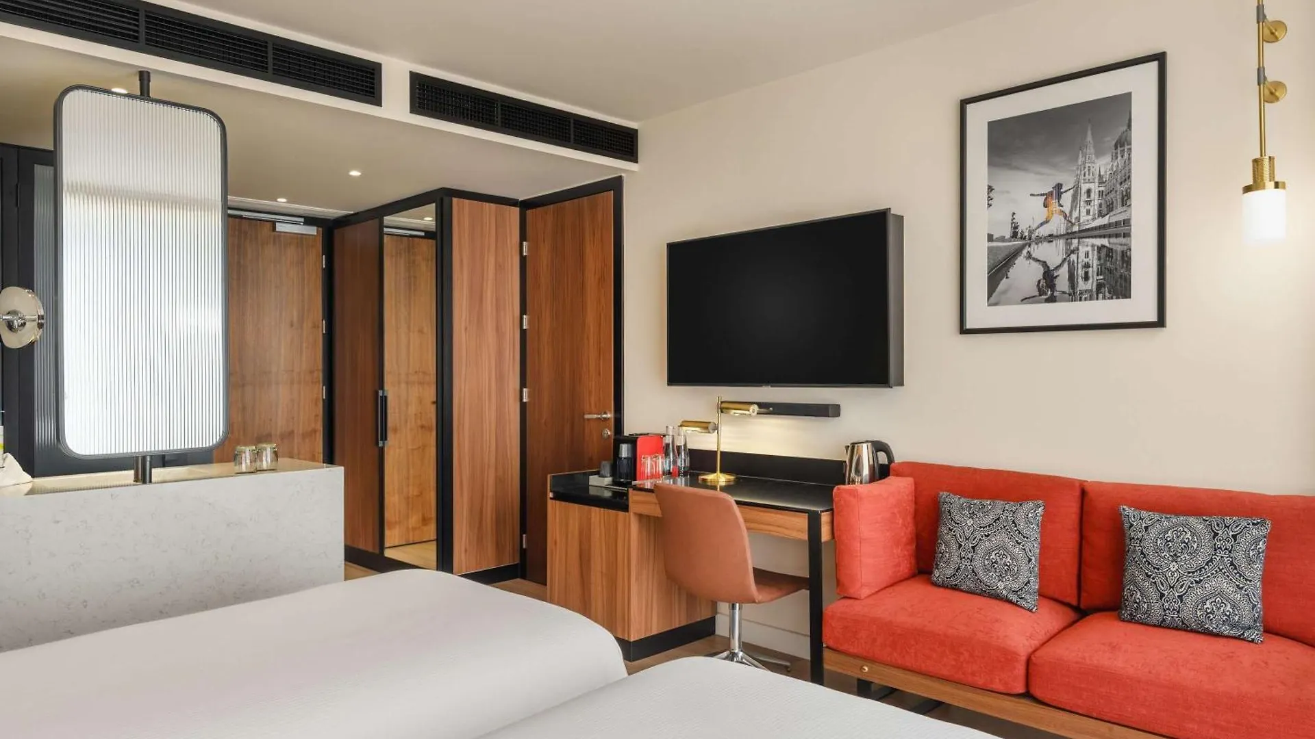 Pullman Budapest 5*,